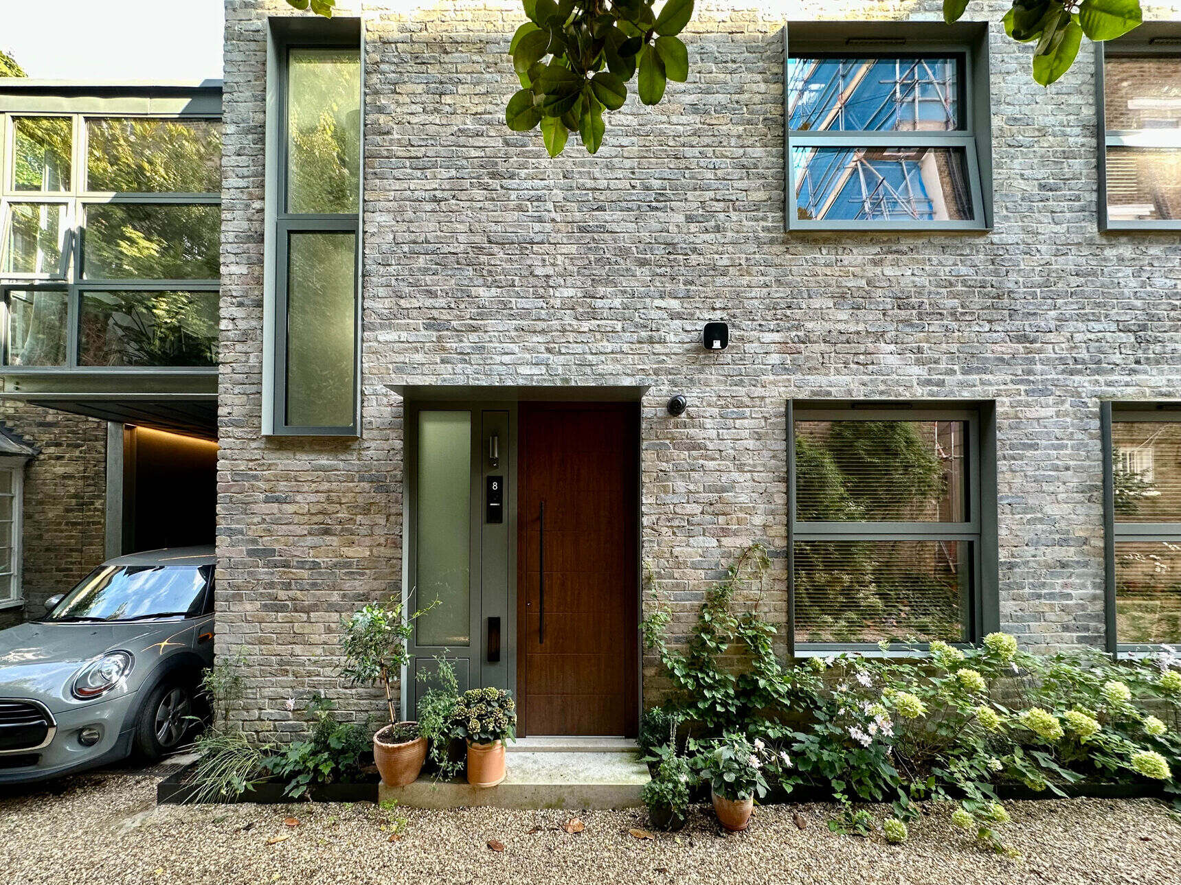 LONDON SOLAR HOUSE