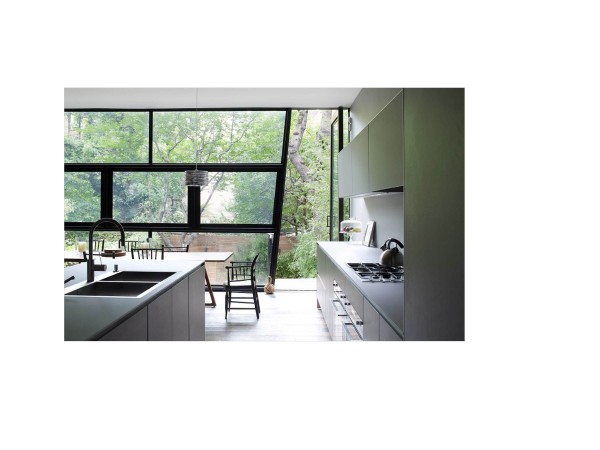 TOWNHOUSE WITH 3-FLOOR GARDEN EXTENSION