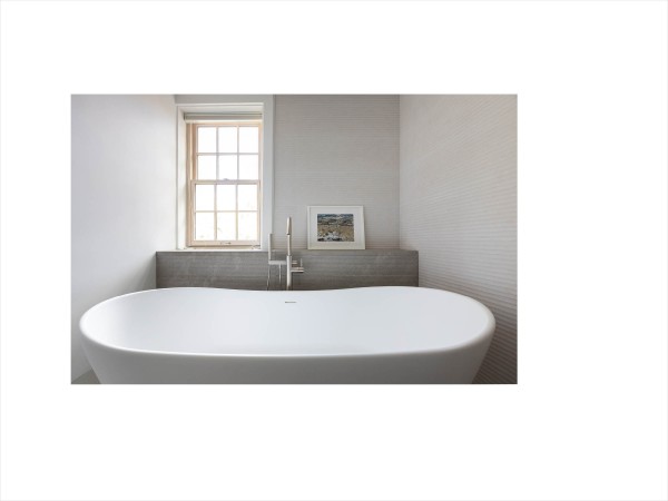 URBAN RESIDENCE SURROUNDED BY A TRIANGULAR GREEN VILLAGE