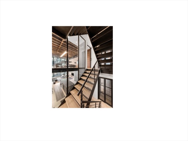 8-STORY TOWNHOUSE <BR> FOR ONE FAMILY: <BR>  CLIMATE SKIN SAVES UP TO 45% ENERGY COSTS