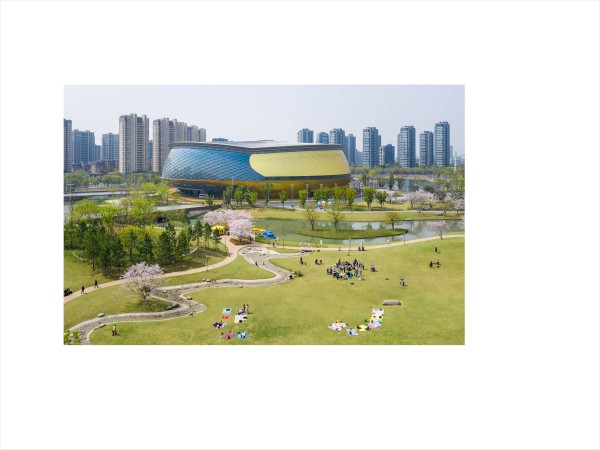 CONCEPT :  <br> ECO PARK <br>SPONGE CITY <br> LEGACY PARK <br> HYBRID STADIUMS CONNECTED BY  A VALLEY