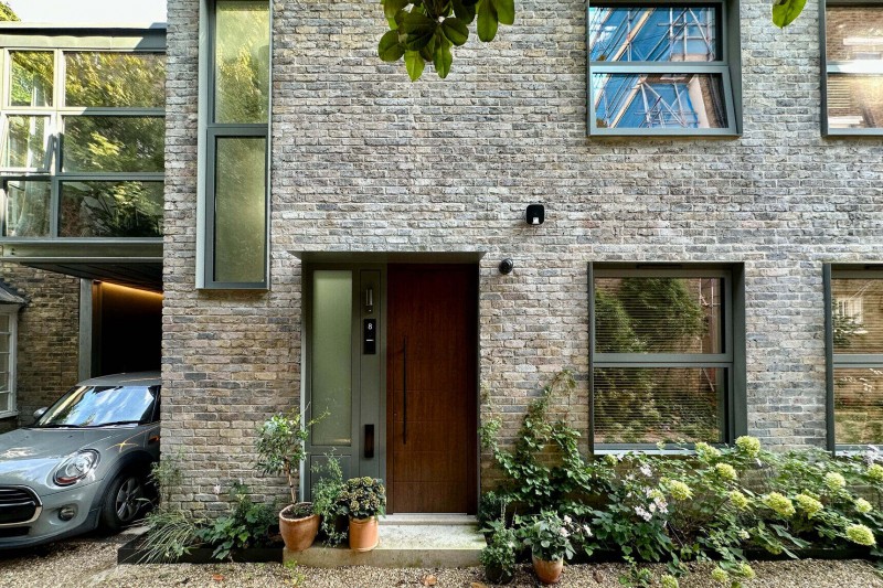 LONDON SOLAR HOUSE